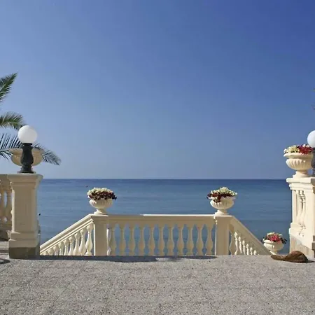 Romana Case de vacanță